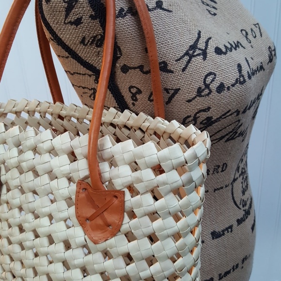 Cane tote with leather straps - Picture 3 of 7